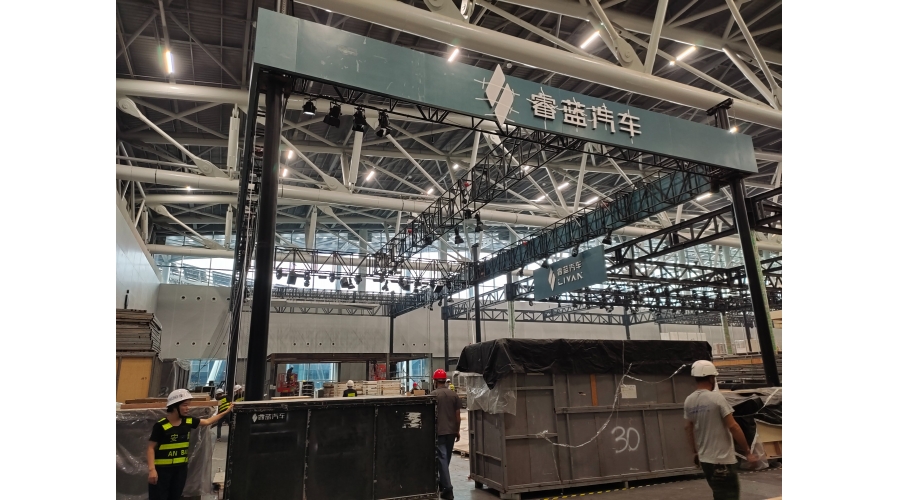 2023年廣州車展睿藍(lán)展位安裝現(xiàn)場(chǎng)